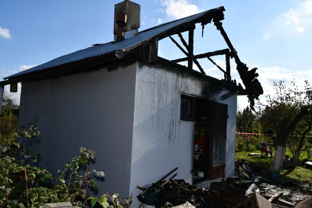 Straty w trzech pożarach przy ul. Kaczorowy w Jaśle oszacowano na ponad 90 tysięcy złotych