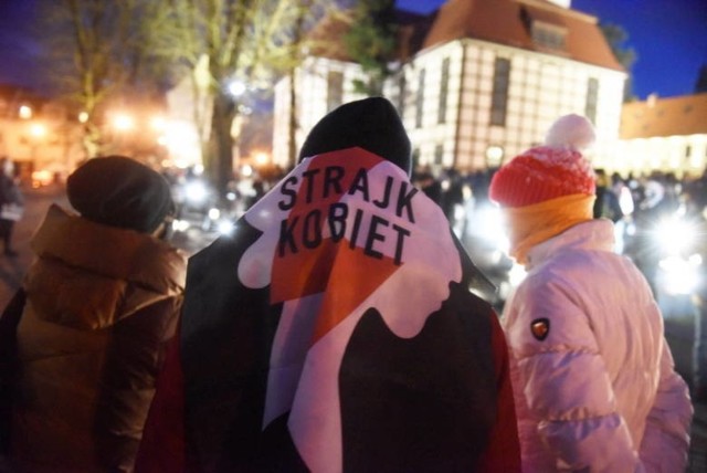 Protesty kobiet po ogłoszeniu w styczniu 2021 roku uzasadnienia wyroku Trybunału Konstytucyjnego w sprawie niemal całkowitego zakazu aborcji odbyły się w Zielonej Górze i wielu innych miastach w Polsce.