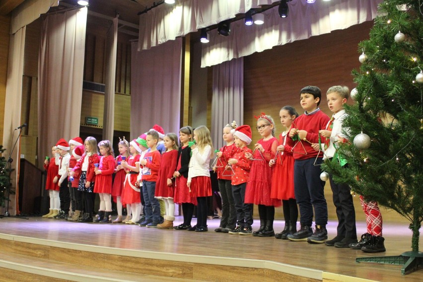 Koncert Świąteczny w szamotulskiej Szkole Muzycznej. Najpiękniejsze świąteczne utwory w wykonaniu uczniów i nauczycieli [GALERIA]