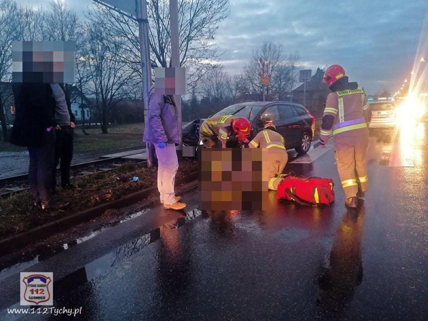 Wypadek w Tychach. Samochód potrącił pieszego na pasach, na ul. Mikołowskiej.