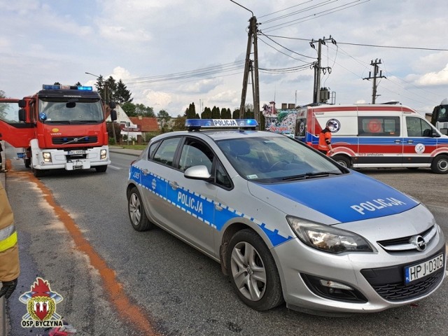 Zderzenie trzech samochodów na drodze krajowej nr 11 w Byczynie.