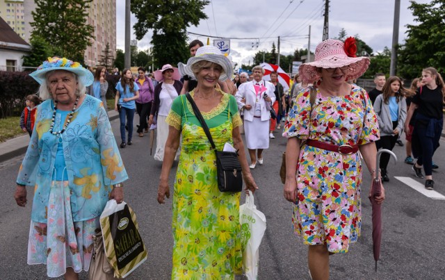 Święto ulicy Chylońskiej w Gdyni zaczęło się od parady