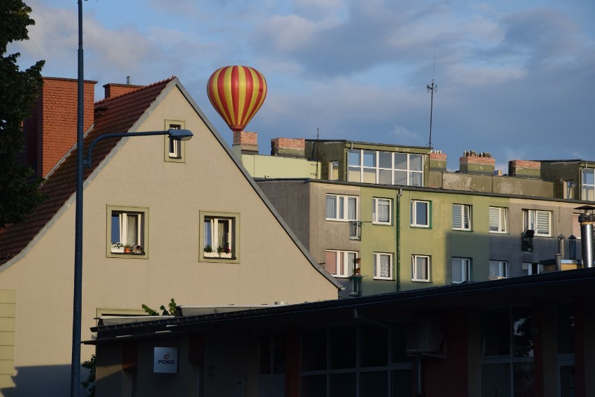 Festiwalu balonowego w Szczecinku nie ma, ale balon jakiś przyleciał [zdjęcia]