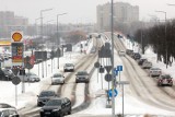 Zima znów zaatakowała w Legnicy. Trudne warunki na drogach i chodnikach