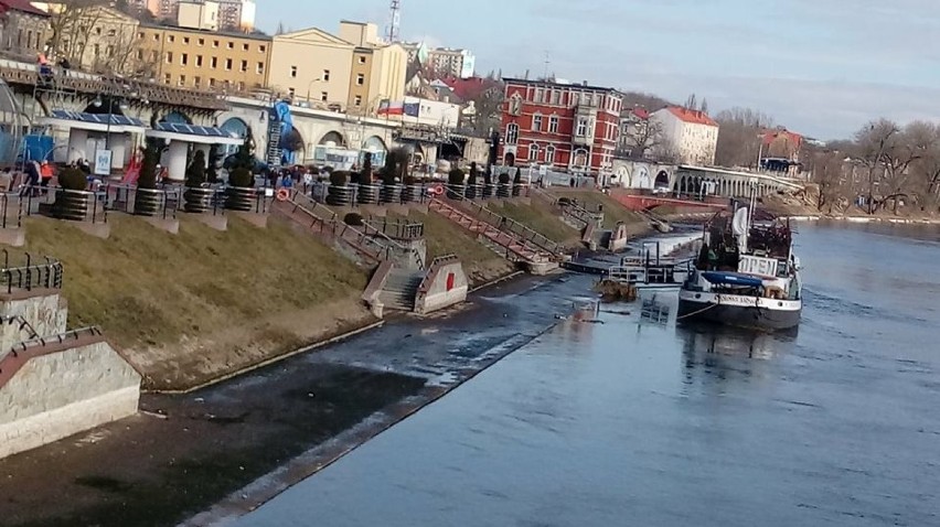 Bulwar w niedzielne popołudnie