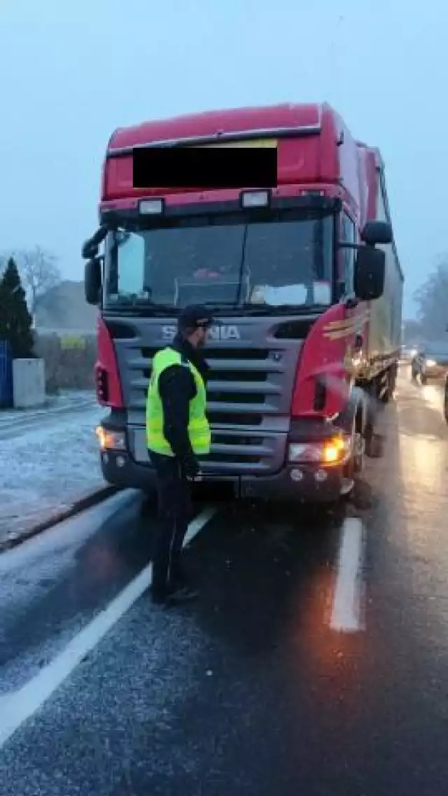 Policja w Kaliszu zatrzymała kompletnie pijanego kierowcę ciężarówki