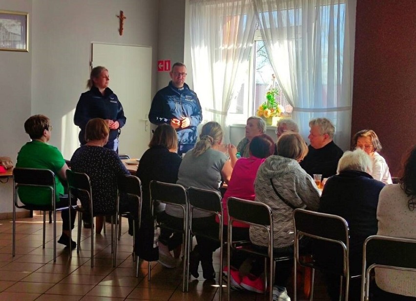 Policjanci spotkali się z seniorami w Krępie Kaszubskiej