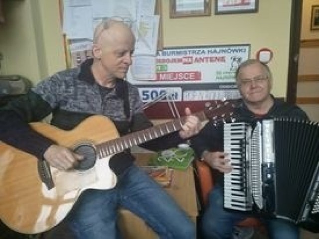 Na zdjęciu gitarzysta Roman Cieślak i akordeonista Jan Bukład