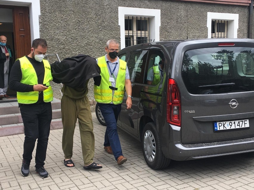 Morderstwo na działkach w Pleszewie. Trzy młode osoby staną...