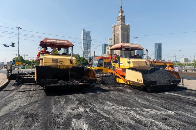 Rondo Dmowskiego z nową nawierzchnią. Centrum Warszawy się zmienia [ZDJĘCIA]