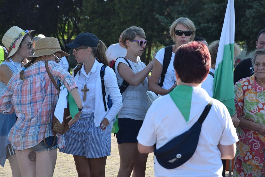We wtorek z Pleszewa wyruszyła grupa biało - zielona. Pielgrzymi dotrą na Jasną Górę w poniedziałek. Przed sobą mają blisko 300 kilometrów