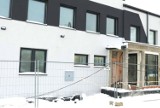 Rozbudowa strażnicy OSP w Strzałkowie (gm. Radomsko). Trwają prace przy elewacji budynku. ZDJĘCIA