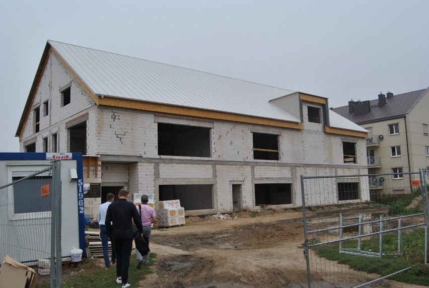Dach nowego przedszkole już gotowy. Teraz kolej na montaż okien ZDJĘCIA 