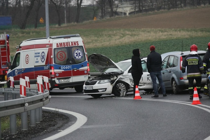 Wypadek na wjeździe na autostradę A4 pod Złotoryją [ZDJĘCIA] 