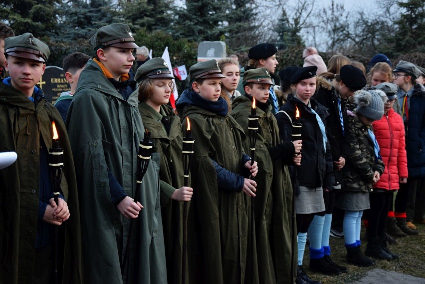 Uroczystość w hołdzie „wyklętym” na wieluńskim cmentarzu [ZDJĘCIA, FILM] 