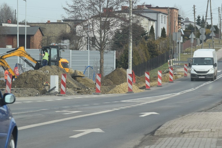 Żory: Uwaga, zwężenie na ul. Wodzisławskiej. Budują prawoskręt do stacji benzynowej Moya