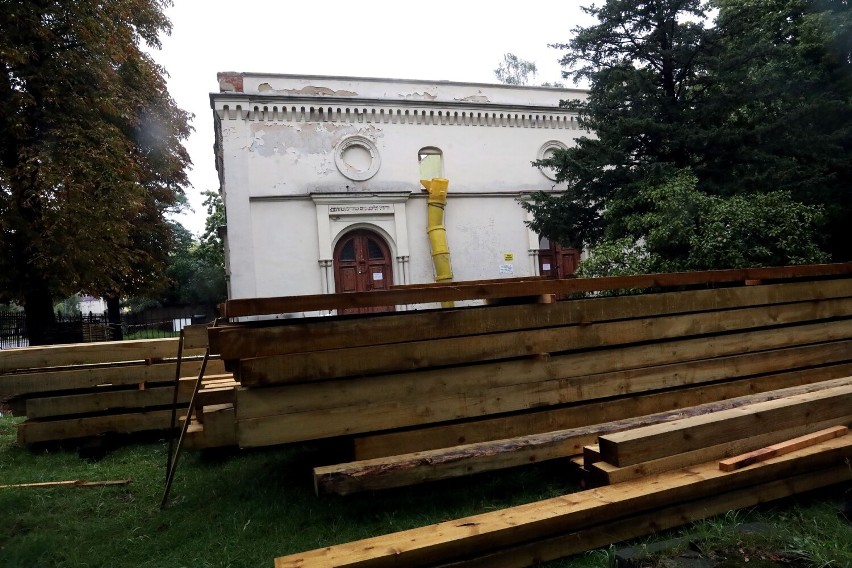 Trwa remont domu przedpogrzebowego na Cmentarzu Żydowskim w Legnicy, zobaczcie zdjęcia