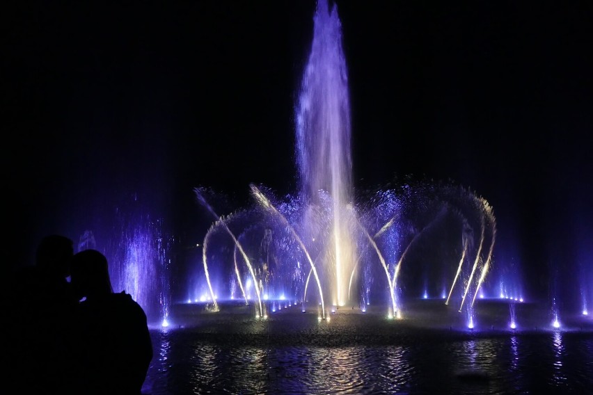Pokaz fontann w Parku Miejskim w Legnicy, zobaczcie zdjęcia 