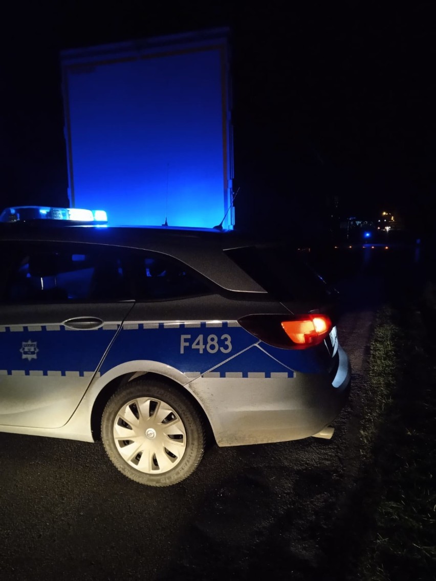 Śmiertelny wypadek w Gidlach. Nie żyje pieszy potrącony przez ciężarówkę