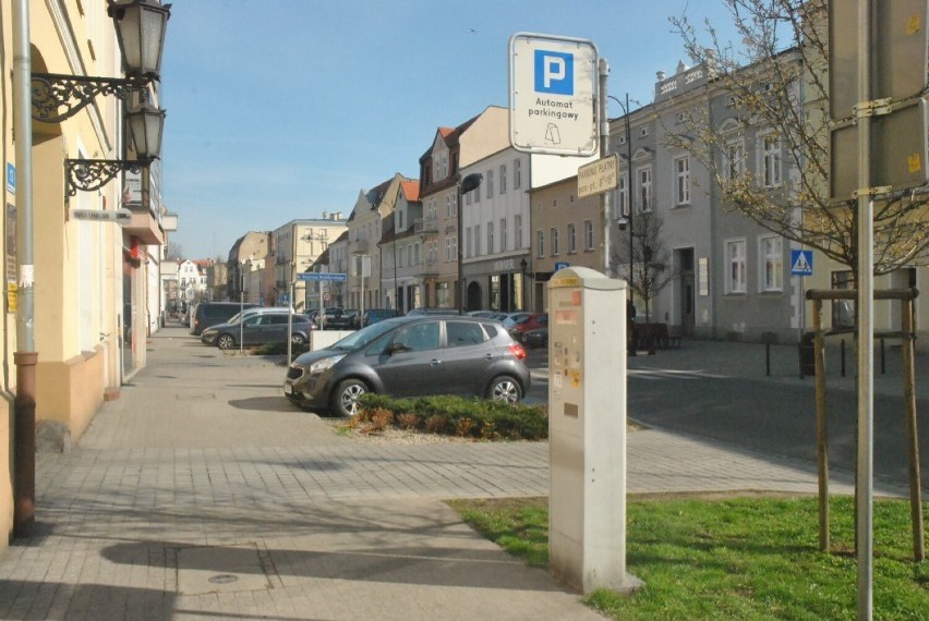 Płacicie aplikacją za parkowanie w Lesznie? W 2023 przestały działać dwie aplikacje do płacenia telefonem za postój