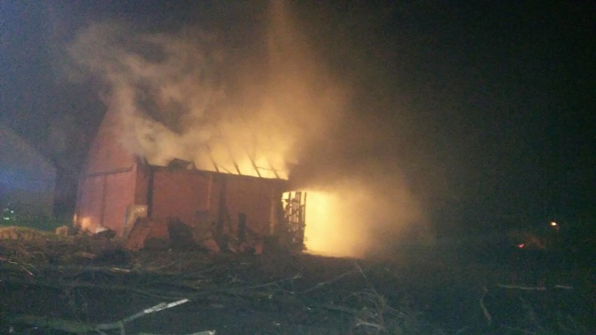 Pożar stodoły w Grabkowie [wideo, zdjęcia]