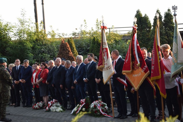 1 września. Patriotyczna uroczystość na cmentarzu w Sieradzu-Męce