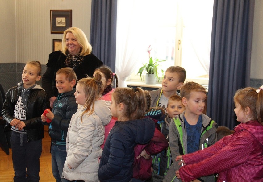 Dzieci odwiedziły gabinet prezydenta Krystiana...