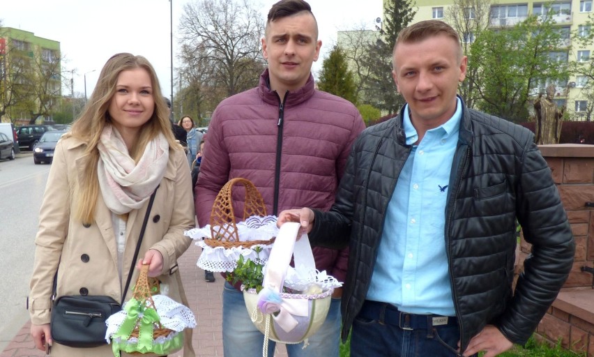 Paweł Bandura (w środku), czołowy piłkarz buskiego Zdroju,...