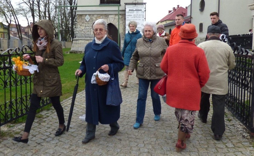 W Busku święcili pokarmy [ZDJĘCIA]