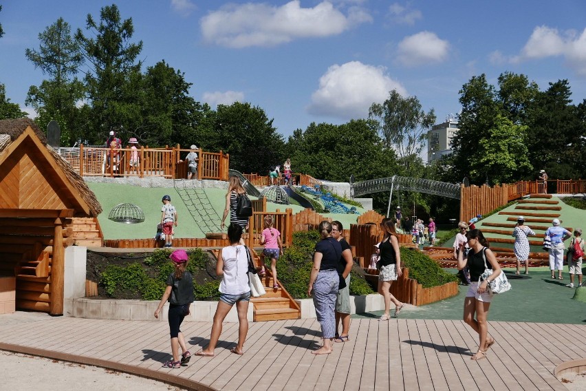 Plac zabaw w parku Ujazdowskim otwarty