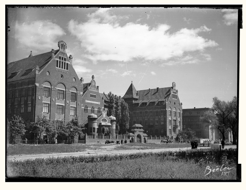 30 maja 1935 roku. Kopanie rowów obronnych przeciwczołgowych...