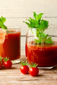 Dlaczego warto pić sok pomidorowy? Ułatwi odchudzanie, wzmocni serce, wygładzi skórę