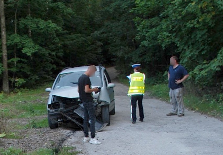 Płaczewo. Nie dostosował prędkości i uderzył czołowo w nadjeżdżające auto. Ranny mężczyzna trafił do szpitala ZDJĘCIA 