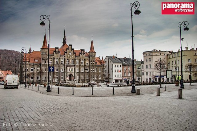 Dzień dobry Wałbrzychu! Najserdeczniejsze życzenia dla wszystkich dzisiejszych solenizantów i jubilatów. Dzisiaj temperatura powietrza ma nieznacznie wzrosnąć. Wciąż jednak będzie chłodno, ale za to sucho i słonecznie.