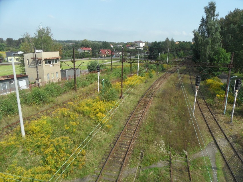 Remont torów kolejowych w Kazimierzu Górniczym idzie pełną parą [ZDJĘCIA]
