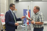 Premier Morawiecki zachęca samorządy do oszczędzania na oświetleniu ulicznym. Opolska firma ma na to patent 
