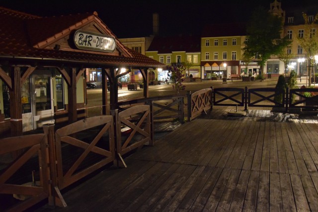 Zamknięte kluby, bary i restauracje. Tak wygląda obecnie życie nocne w Świeciu. Byliśmy w kilku miejscach, które w tym czasie powinny tętnić życiem. Co zastaliśmy? Sprawdźcie sami…