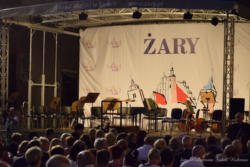 Lato z Telemannem w Żarach. Koncert na dziedzińcu pałacu...