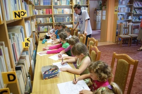 Bojanowo: Biblioteka z wakacyjnymi zajęciami. Dzieci uczyły się angielskiego [ZDJĘCIA]