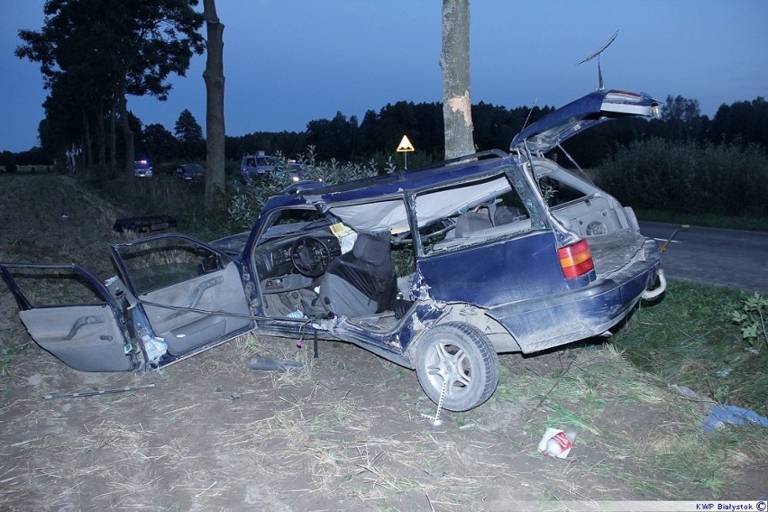 W pewnym momencie, na prostym odcinku drogi, wyprzedzając...