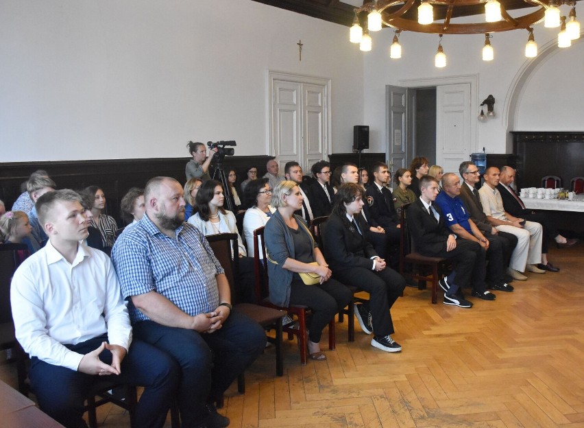 Nagroda Starosty dla uczniów szkół ponadpodstawowych z Malborka. Docenieni za wyniki w nauce i szczególne osiągnięcia