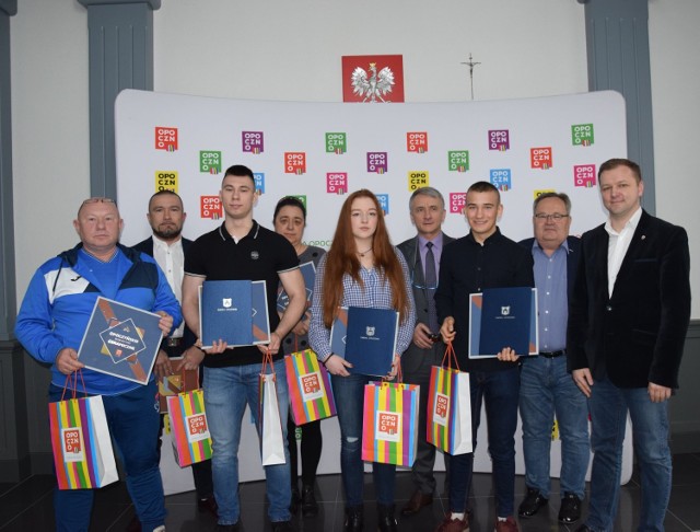 Upominki i listy gratulacyjne dla sportowców rozsławiających Opoczno