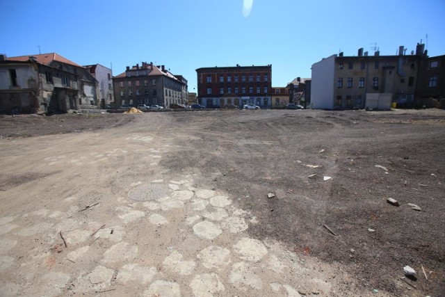 Ruszyły prace na terenie po zakładach odzieżowych Tarmilo w Tarnowskich Górach. Wkrótce powstanie tu parking na ok. 100 pojazdów.