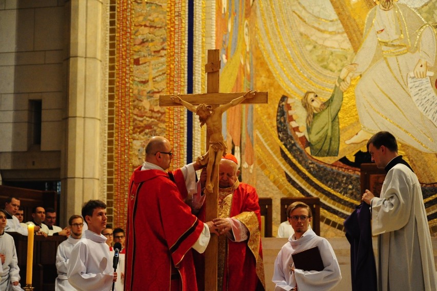 Liturgia Męki Pańskiej z udziałem abp. Marka Jędraszewskiego...