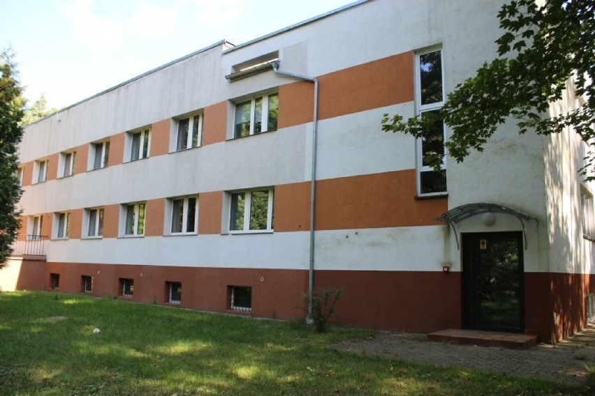 Powiat sieradzki wystawił do sprzedaży dwa budynki. Do kupienia jest były Dom Dziecka w Rafałówce i była siedziba CKU  w Sieradzu ZDJĘCIA
