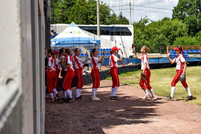 Polki na Mistrzostwach Europy w Softballu Kobiet. Boisko w Rybniku
