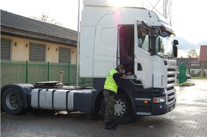 Ciężarową scanię zatrzymano do kontroli w Augustowie....