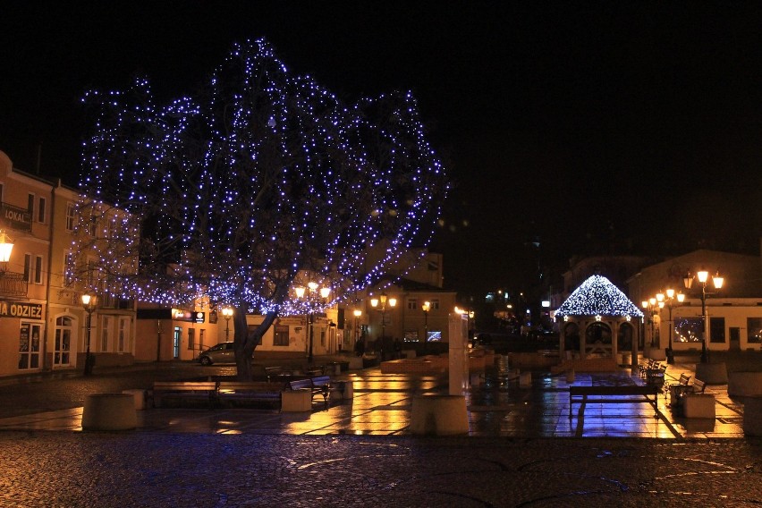 Chełm: Bajecznie oświetlona fontanna i plac Łuczkowskiego