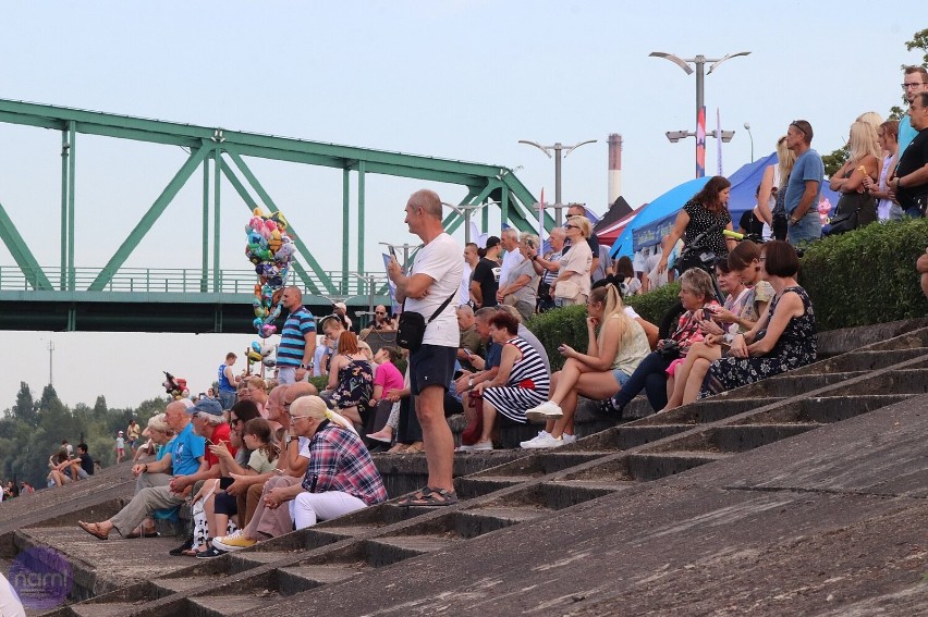 Festiwal Wisły 2023 we Włocławku - parada łodzi na Wiśle.