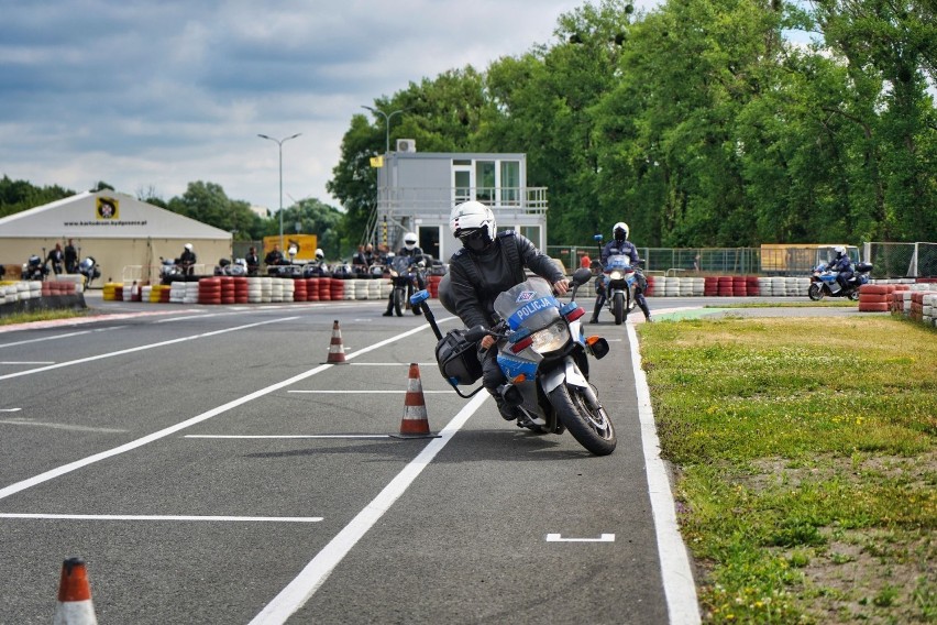 Policjanci ruchu drogowego z województwa...